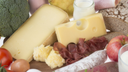 Broccoli, Käse, Brot, Aufschnitt, Apfel, Wurst, Tomaten, Schinken